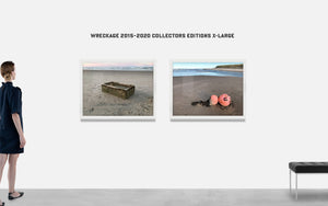 "WRECKAGE No. 142, Kærsgård Strand, Denmark, Autumn 2017" – Kunstfotografi – Limited Fine Art Edition – Indrammet med hvide trælister og Art Glass – Str. M/L/XL