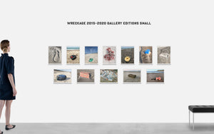 "WRECKAGE No. 114, Lild Strand, Denmark, Summer 2015" – Kunstfotografi – Limited Fine Art Edition – Indrammet med hvide trælister og Art Glass – Str. M/L/XL