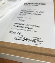 "WRECKAGE No. 115, Lild Strand, Denmark, Summer 2015" – Kunstfotografi – Limited Fine Art Edition – Indrammet med hvide trælister og Art Glass – Str. M/L/XL
